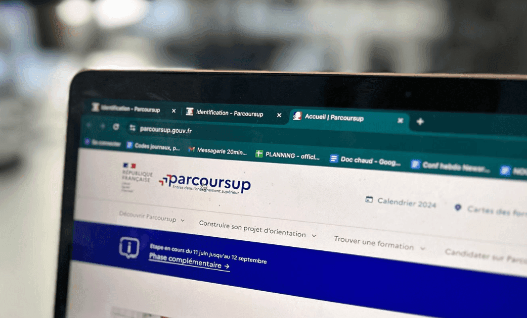 image de parcoursup qu'un élève a sur son ordinateur dans le but de s'inscrire sur la phase complémentaire